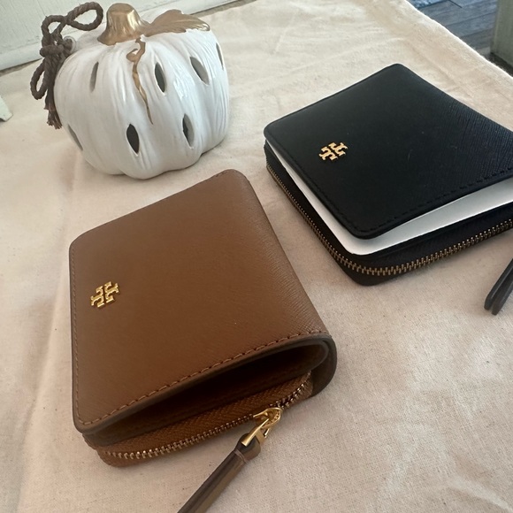 New Tory Burch Emerson leather zip around wallet - Picture 3 of 12